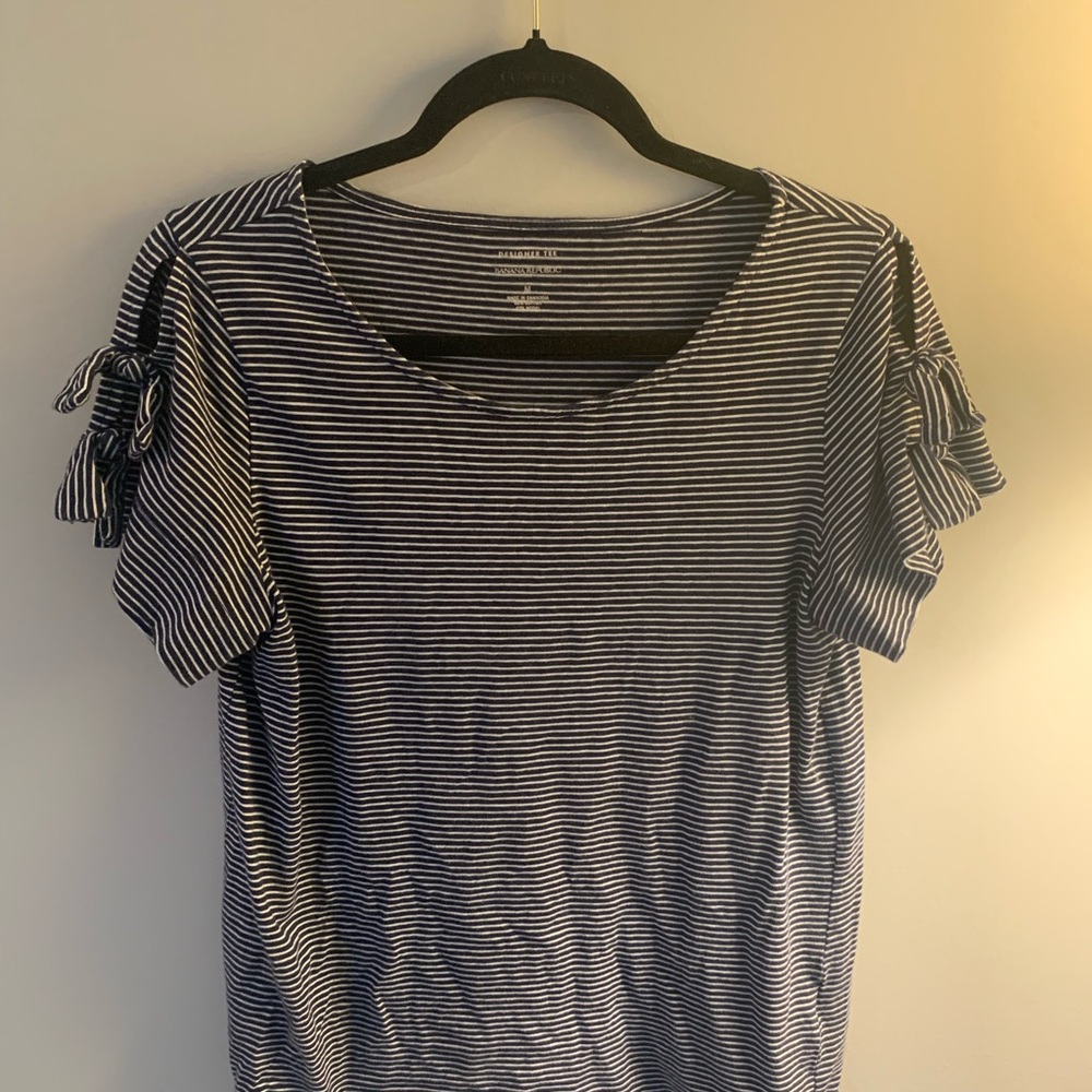 Banana Republic Gray and White Flutter Sleeve Blouse